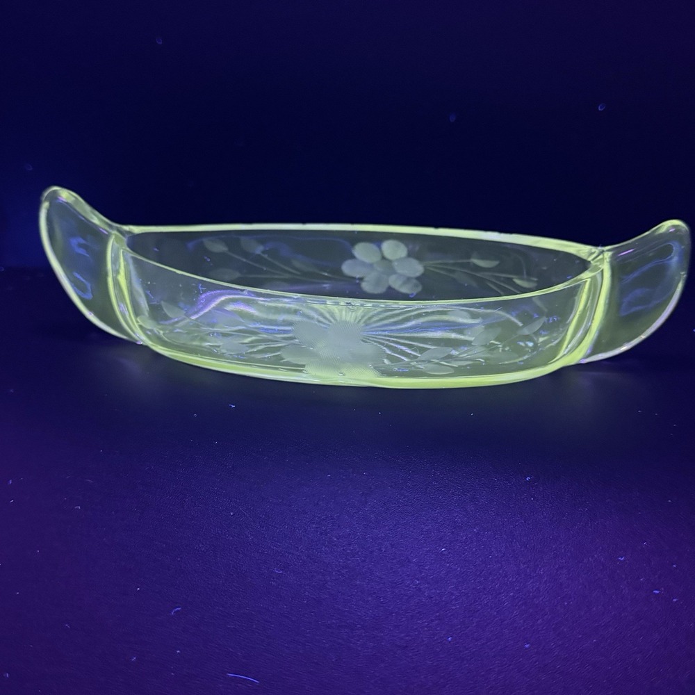 Vtg Manganese‎ Cut Glass Canoe Floral Handled Pickle Nappy Dish Relish Bowl MCM - Picture 3 of 11